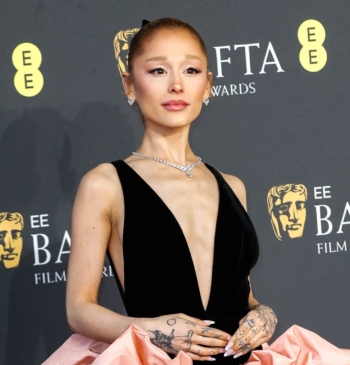 Ariana Grande, entre el éxito y la presión: la salida de 'American Horror Story', la ruptura con Ethan Slater y la polémica por su físico en plena vuelta a los escenarios