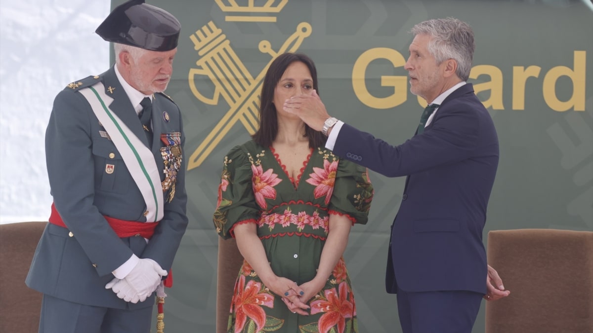 El ministro del Interior, Fernando Grande-Marlaska hablando con la directora de la Guardia Civil, Mercedes González, y el DAO Manuel Llamas