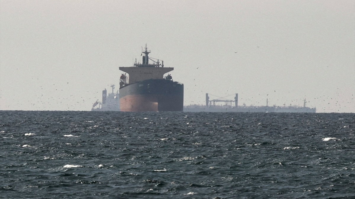 Barcos parados en el estrecho de Ormuz