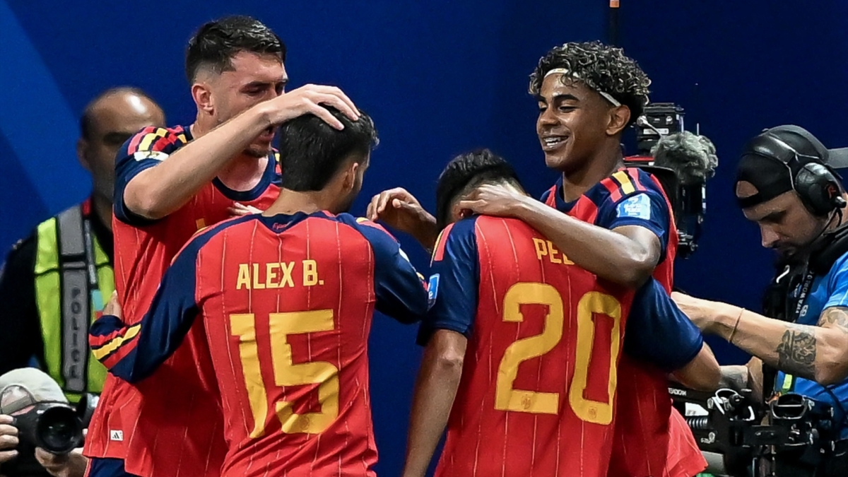 La selección española celebrando su victoria ante Arabia Saudí