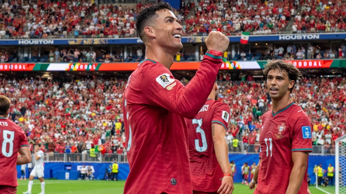 Cristiano Ronaldo celebrando un gol ante Uzbekistán