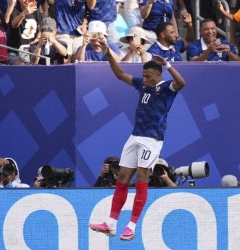 ¿Cuántos goles tiene que meter Kylian Mbappé hoy para superar el récord [...]