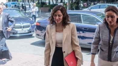 Ayuso reclama observadores por si el Gobierno intenta "nacionalizar socialistas"