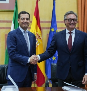 Juanma Moreno ata 'in extremis' su investidura con un acuerdo de Gobierno [...]