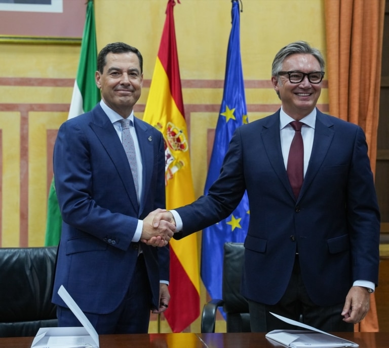 Juanma Moreno ata 'in extremis' su investidura con un acuerdo de Gobierno y una vicepresidencia para Vox