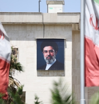 Jamenei sigue desaparecido, ¿quién controla Irán?
