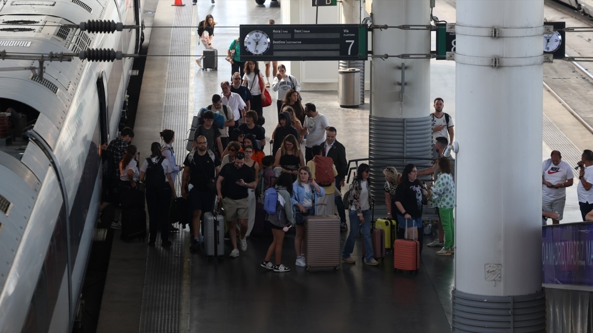 Suspendida la circulación de trenes de alta velocidad entre Madrid y Andalucía por un incendio