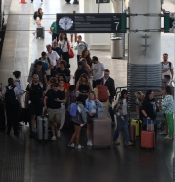 Suspendida la circulación de trenes de alta velocidad entre Madrid y Andalucía [...]