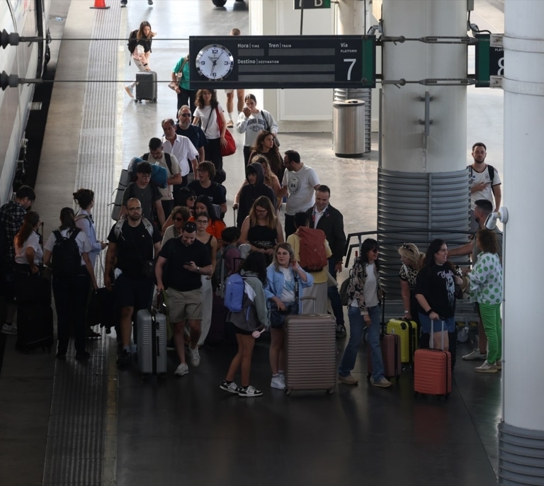 Suspendida la circulación de trenes de alta velocidad entre Madrid y Andalucía por un incendio