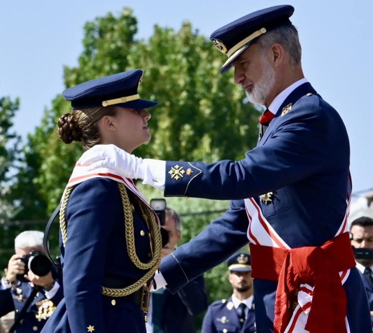 Las fotos más emotivas de la despedida de la Princesa Leonor del Ejército arropada por su familia