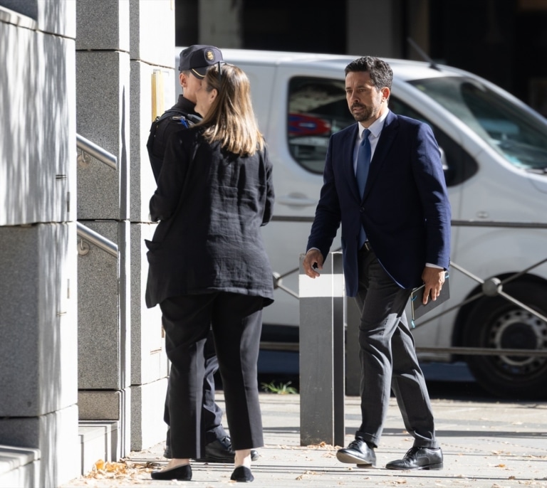 Los fiscales que se citaron con Leire admiten que García Ortiz les reunió después en su despacho y les dijo que lo olvidasen