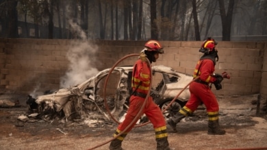 La España devastada se prepara para la reconstrucción mientras sigue la lucha contra el fuego