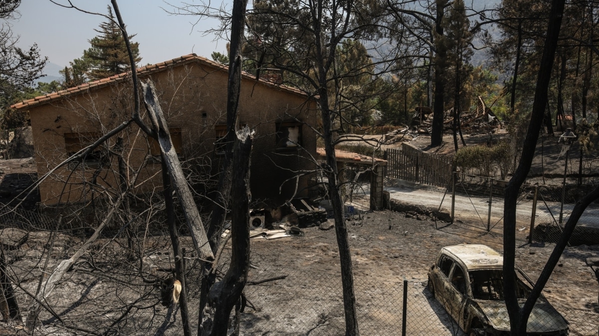 La mejora de los grandes incendios contrasta con un nuevo foco en Zamora que fuerza evacuaciones