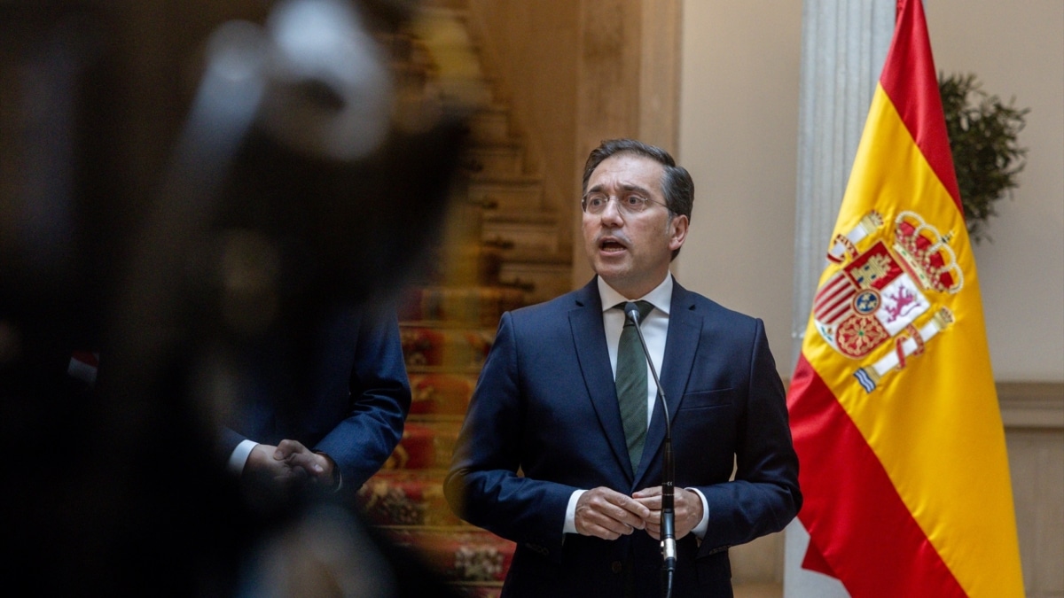 Albares responde al anuncio de Italia: "La integridad del espacio Schengen está absolutamente garantizada"
