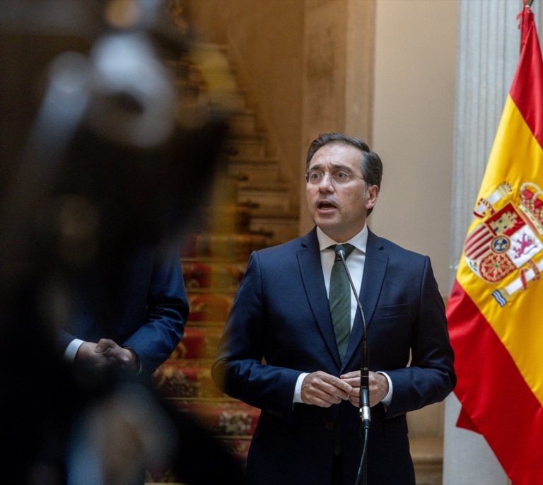 Albares responde al anuncio de Italia: "La integridad del espacio Schengen está absolutamente garantizada"