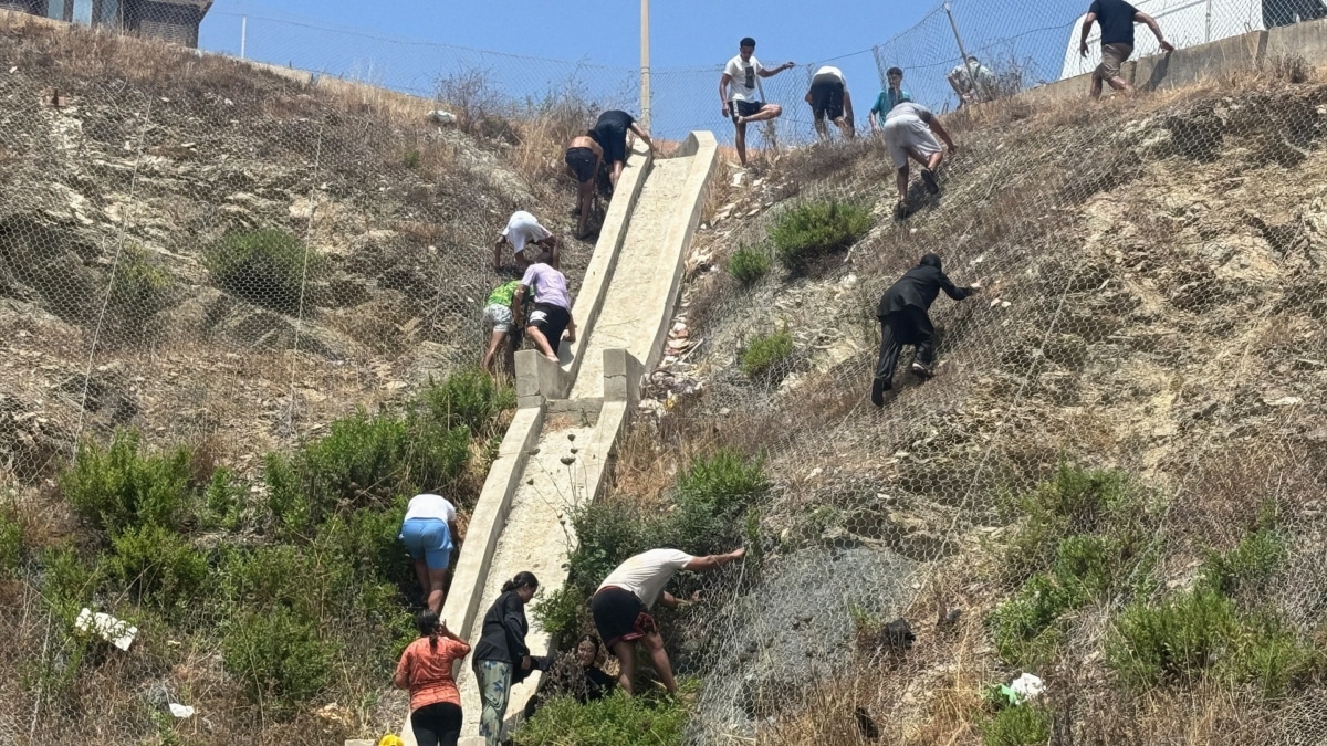 España y Marruecos acuerdan acelerar las devoluciones de migrantes ante la crisis en Ceuta