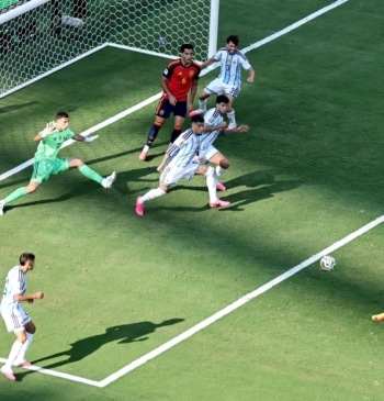 ¡¡Bicampeones del mundo!!: Baile inolvidable de España ante Argentina