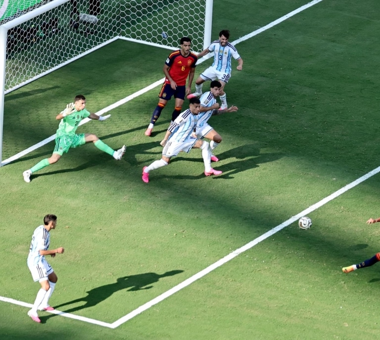 ¡¡Bicampeones del mundo!!: Baile inolvidable de España ante Argentina