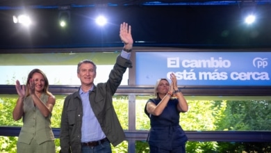 Feijóo arranca la campaña electoral y pide a sus cargos municipales y provinciales que "no fallen ningún penalti"