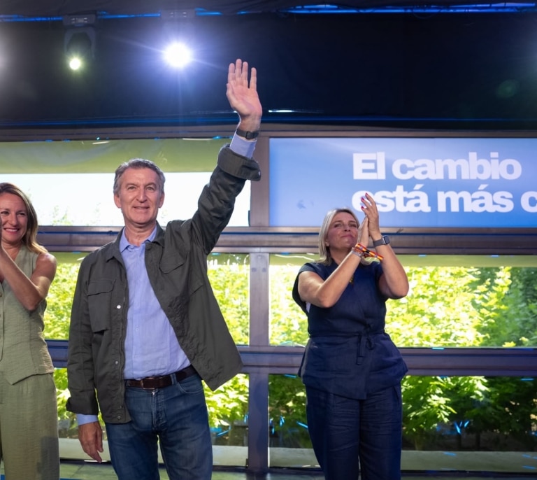 Feijóo arranca la campaña electoral y pide a sus cargos municipales y provinciales que "no fallen ningún penalti"