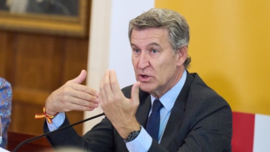 De la tarjeta sanitaria y la pensión a los 2,6 millones de nuevos votantes: Feijóo alerta de la "arbitrariedad" de las nacionalizaciones