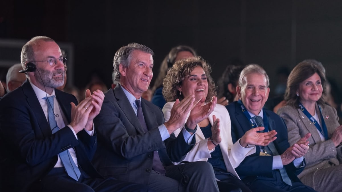Manfred Weber, Alberto Núñez Feijóo, Dolors Montserrat y Edmundo González en el Foro Libertas del PPE