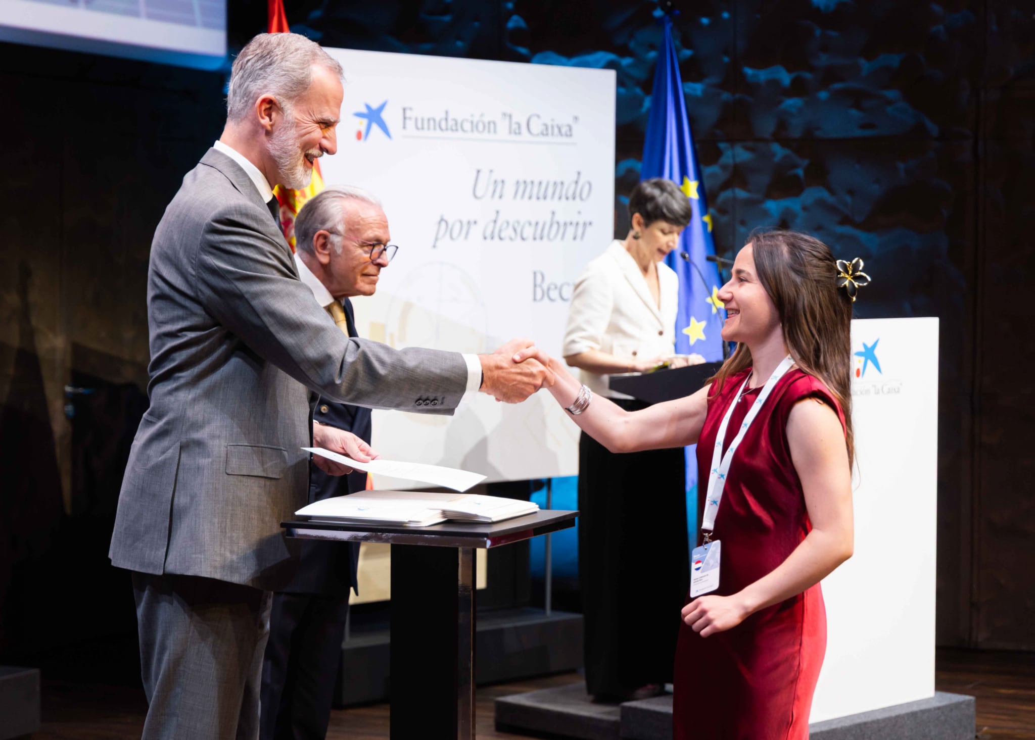 Felipe VI e Isidro Fainé, este jueves durante el acto de la entrega de Becas de Posgrado de la Fundación ”la Caixa”.