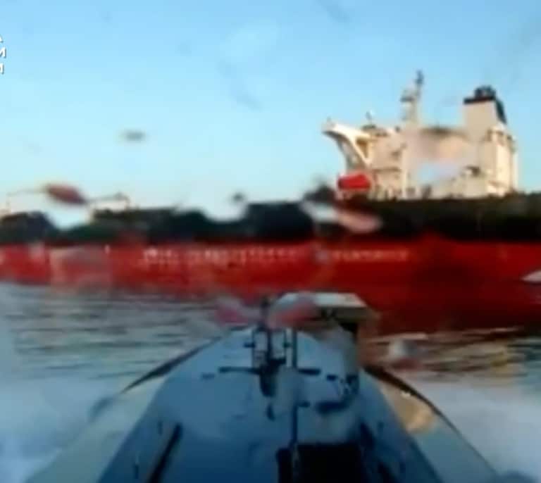 Ucrania golpea la "flota fantasma" rusa, ahondando en su crisis de combustibles