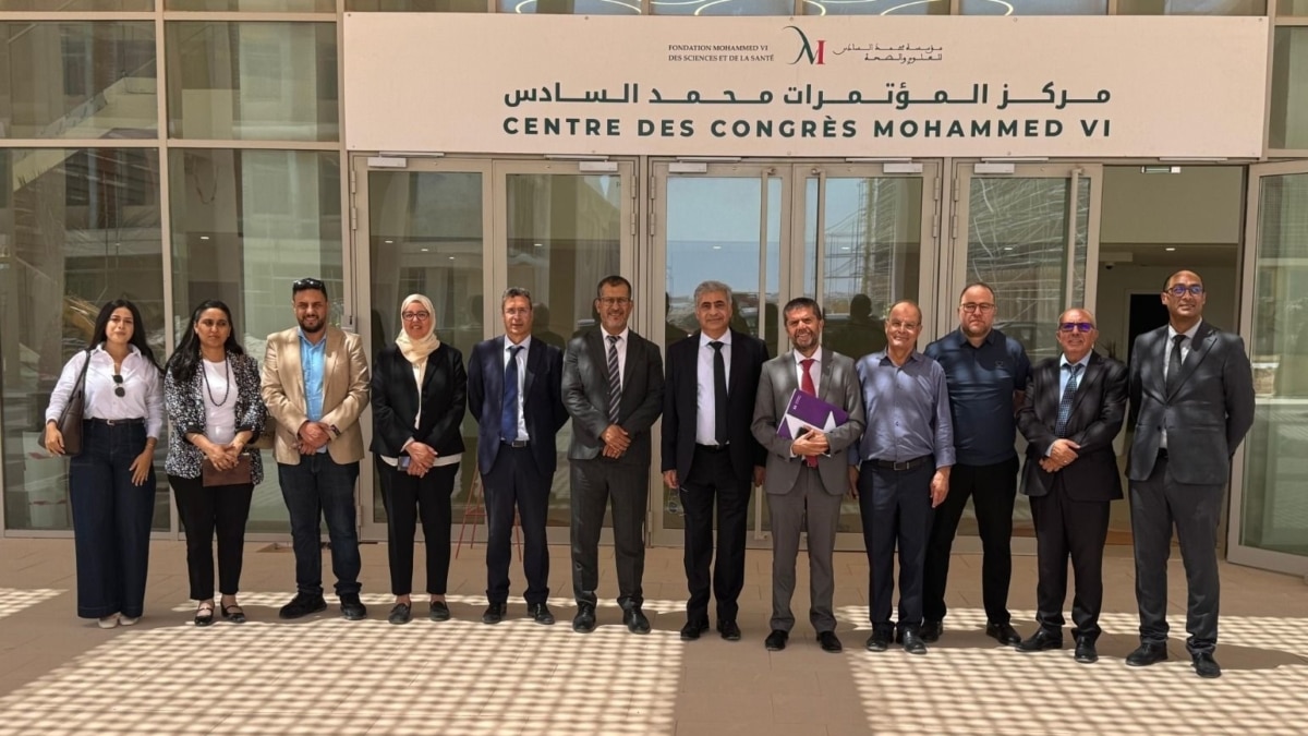 El rector de la Universidad de La Laguna, Francisco García (5d), en su visita al campus de la Universidad Mohamed VI en Dajla