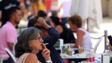 Hacienda dispara la recaudación por el tabaco hasta los 7.300 millones mientras el Gobierno amplía los espacios sin humo