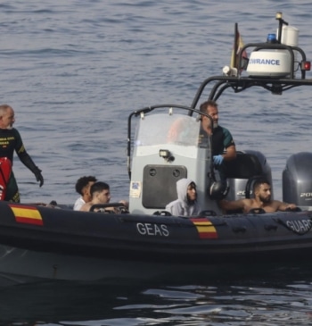 Sindicatos policiales denuncian el "colapso total" en Ceuta por la "guerra híbrida" [...]
