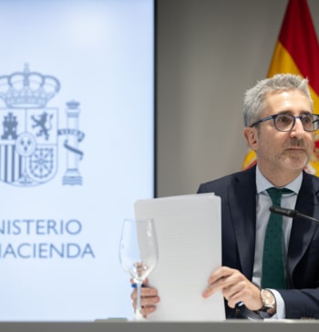 El Gobierno enfurece a las CCAA con la subida salarial a los [...]
