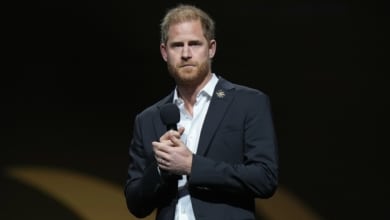 Ni escolta ni alojamiento: Carlos III deja a Harry fuera de Buckingham durante su visita a Londres