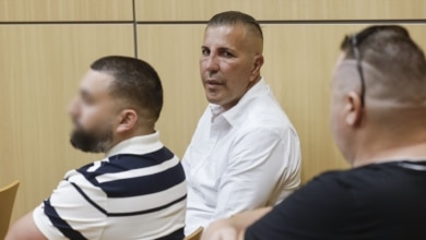 La presunta víctima del hermano de Antonio Anglés dijo haber recibido "10 o 15 cadenazos" cada vez que decía que no tenía dinero