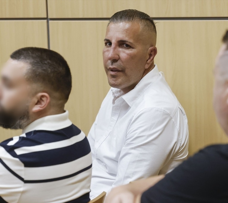 La presunta víctima del hermano de Antonio Anglés dijo haber recibido "10 o 15 cadenazos" cada vez que decía que no tenía dinero