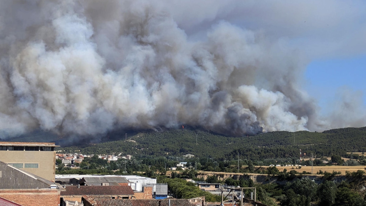 Incendio forestal en el termino municipal de la Pobla de Claramunt en la comarca de La Anoia (Barcelona)