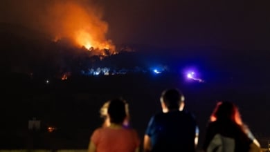 Emergencias Madrid avisa de que el viento dificultará hoy la extinción del incendio
