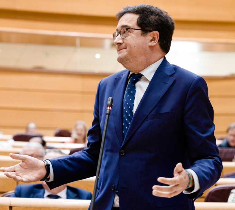 El "disparate" con los interinos: el Gobierno retrasa otros tres meses darles una solución con 626 millones en juego