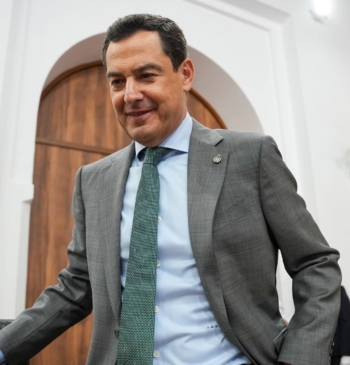 Juanma Moreno ata 'in extremis' su investidura con un acuerdo de Gobierno [...]