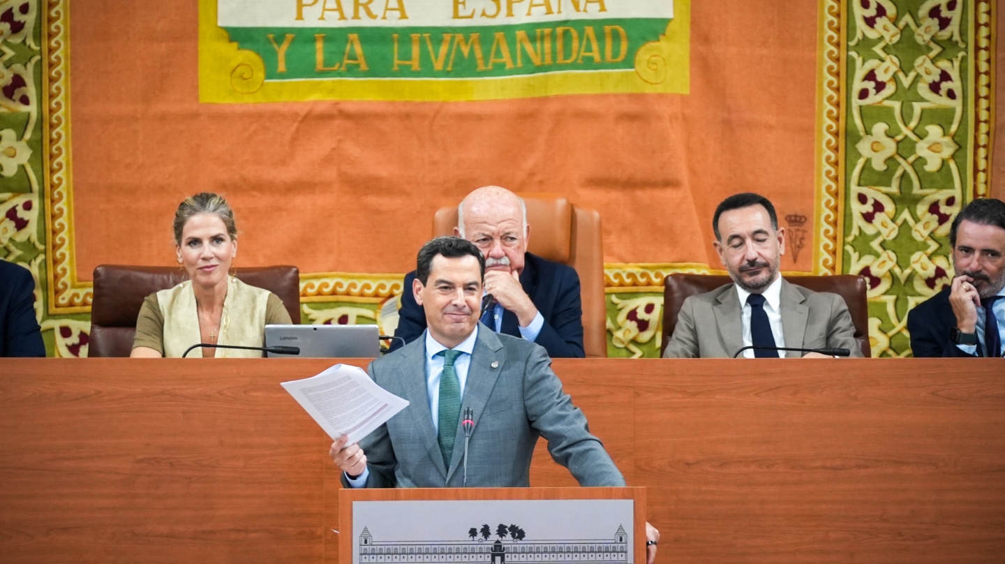 Moreno promete ser "fiel" a la vía andaluza del diálogo tras pactar con Vox: "Espero una legislatura larga y fructífera"