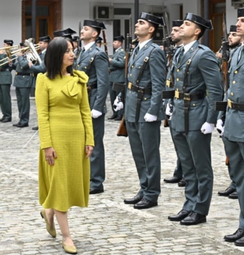 Sánchez quiere aplicar el manual de resistencia a la Guardia Civil