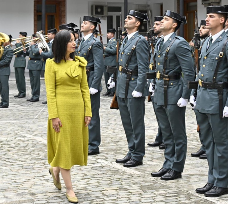 Sánchez quiere aplicar el manual de resistencia a la Guardia Civil