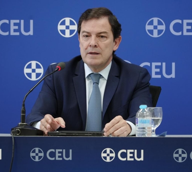 Fernández Mañueco lamenta el "dedo acusador" sobre Castilla y recuerda que "muchos olvidan nuestras aportaciones benéficas"