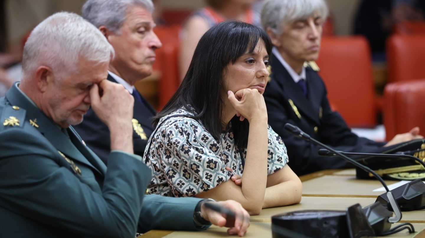 El DAO de la Guardia Civil, Manuel Llamas, y la directora general, Mercedes González, el pasado 26 de junio en el Congreso.