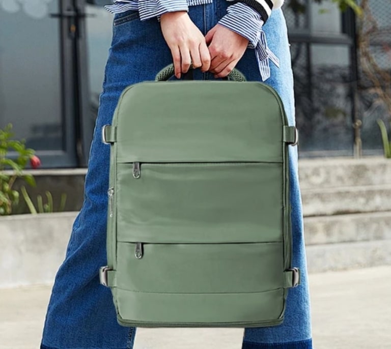 ¿Preparando tus vacaciones de verano? Esta mochila de cabina viral cabe debajo del asiento y te ahorra facturar
