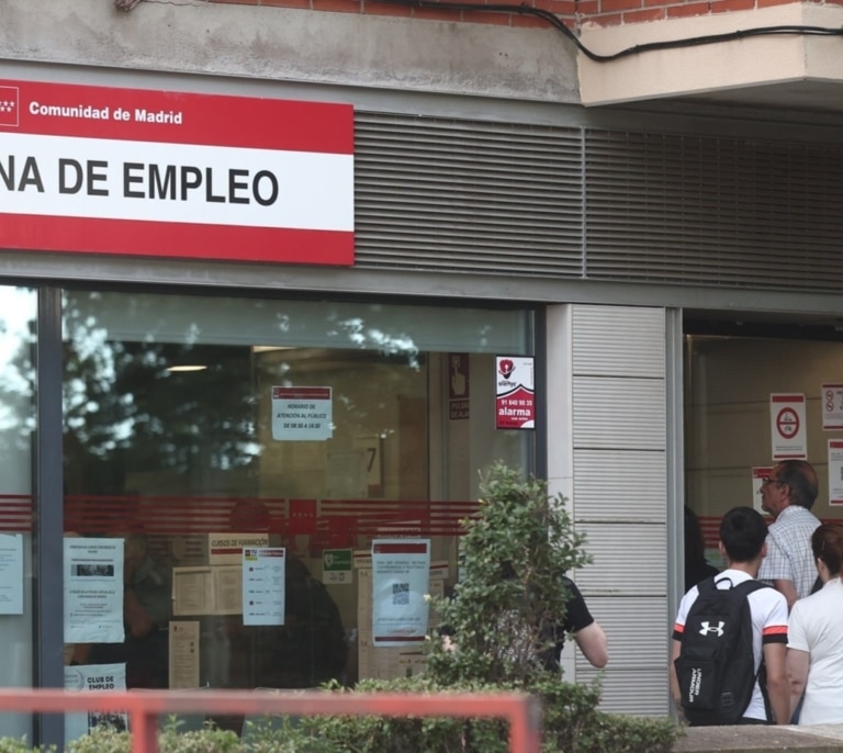 España rompe la barrera de los 22,4 millones de afiliados en el mejor semestre de su historia mientras el paro baja de los 2,3 millones por primera vez desde 2008