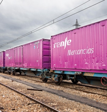 La filial de mercancías de Renfe sigue cuesta abajo y sin frenos