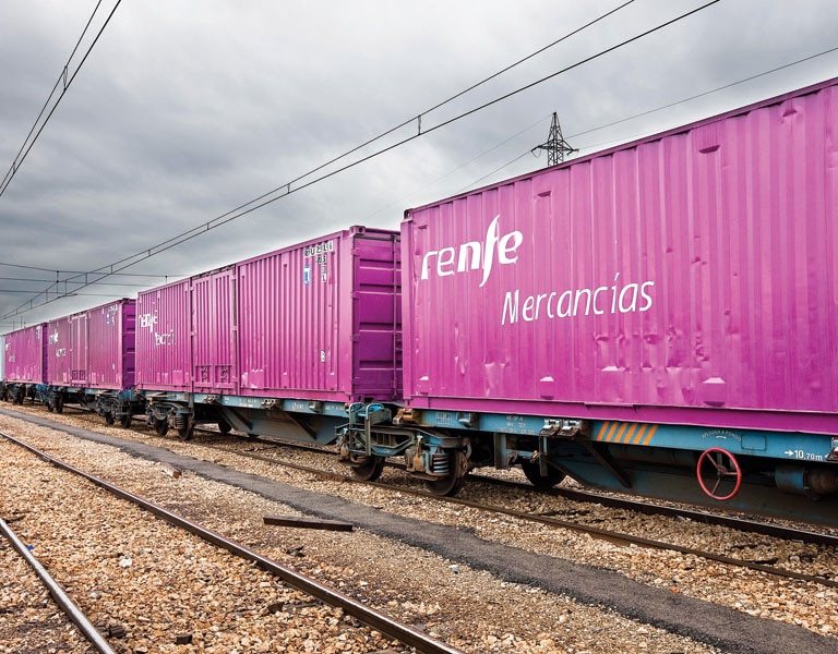 La filial de mercancías de Renfe sigue cuesta abajo y sin frenos