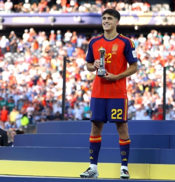 Así es Pau Cubarsí, el central de 19 años elegido Mejor Jugador [...]