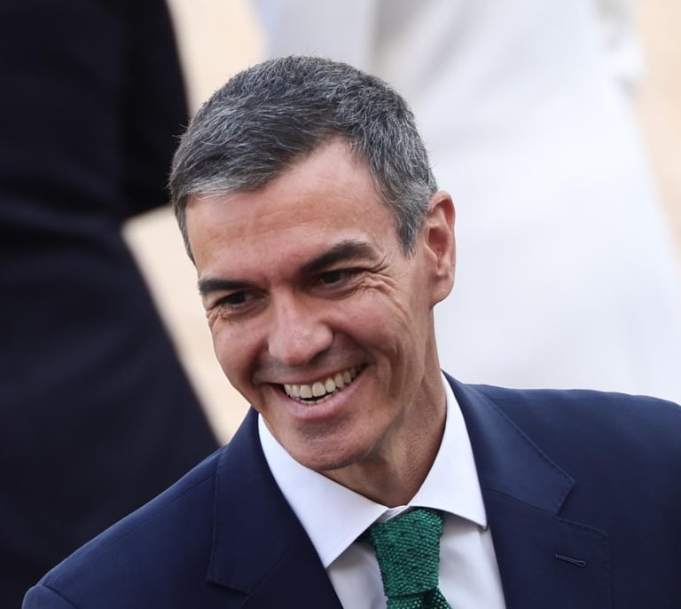 Sánchez acudirá a la final del Mundial en Nueva York entre España y Argentina antes de viajar a Argelia